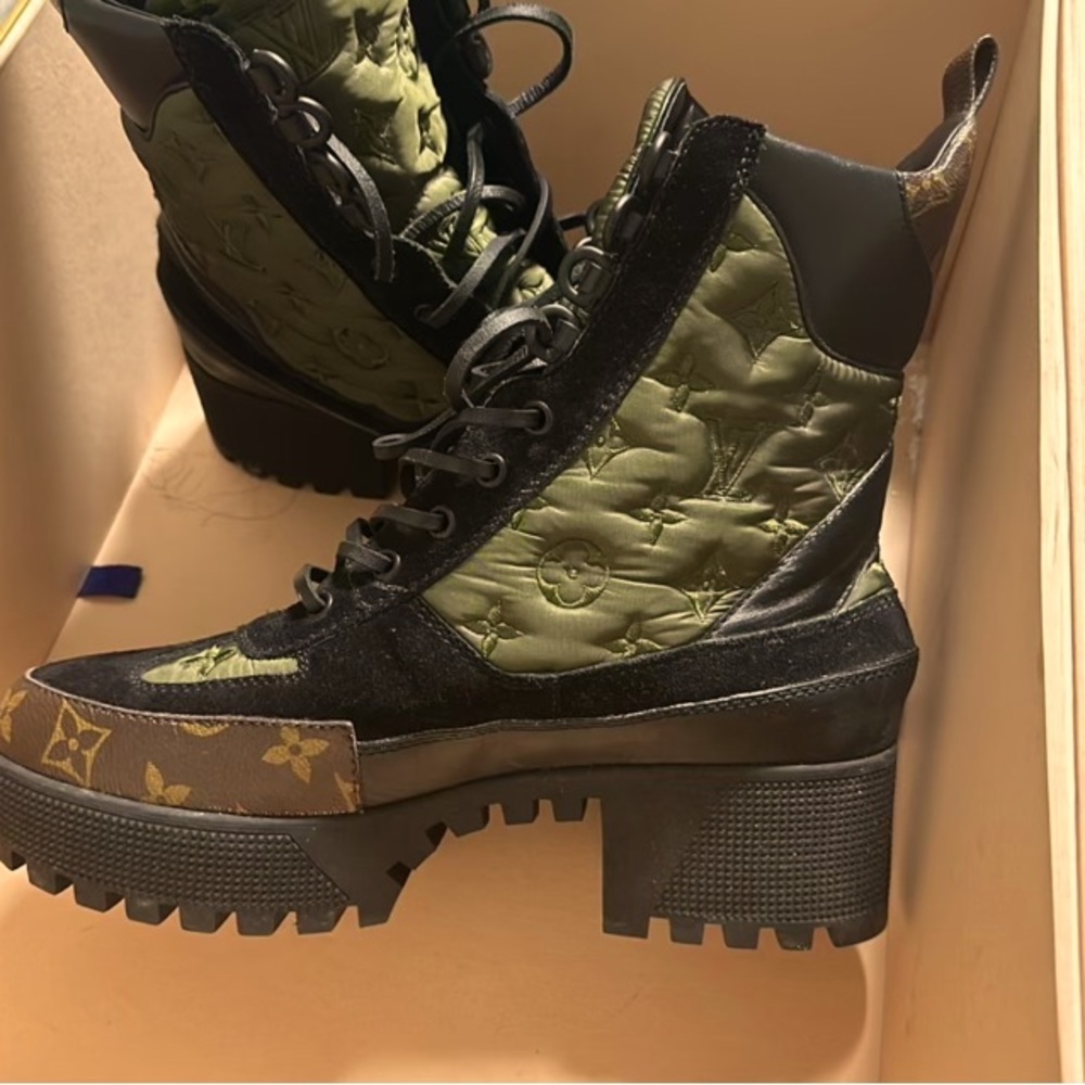 Authentic LOUIS VUITTON LAUREATE PLATFORM DESERT BOOT GREEN/BLACK size 40